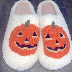 Women’s Brand New Small Shop Pumpkin Slippers - Size Medium 6-7